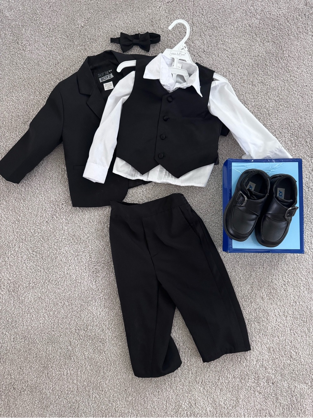 JCPenney Boys 2T Black Dress 5 piece Suit and dress shoes size 6
